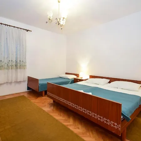 Apartments Silvana 597 Guest house