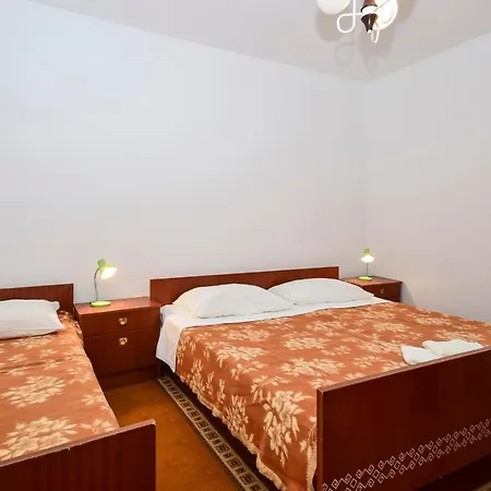 Apartments Silvana 597 Guest house
