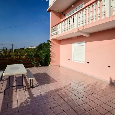 Guest house Apartments Silvana 597 3*