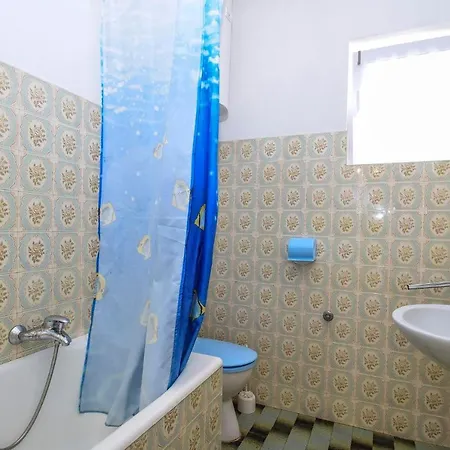 Guest house Apartments Silvana 597 3*